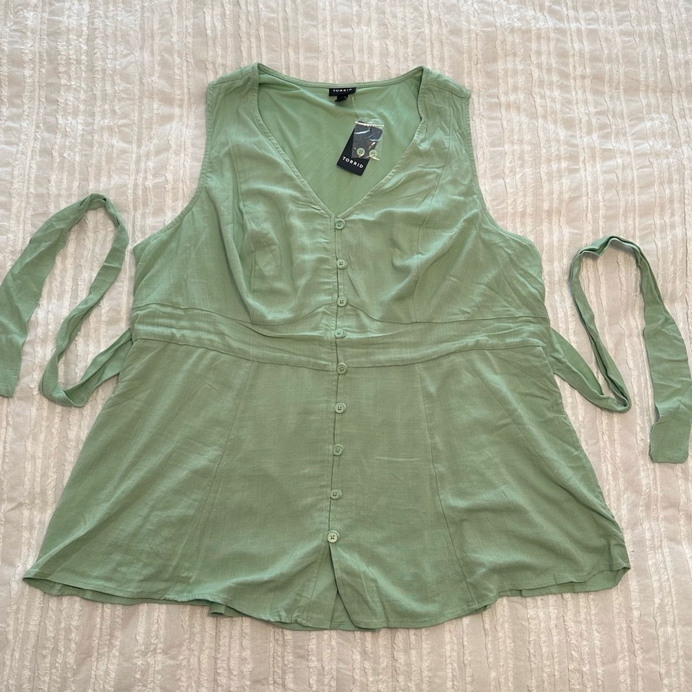 NWT Torrid - Rayon Slub Button Up Tank Peplum Top 2X Size 18-20